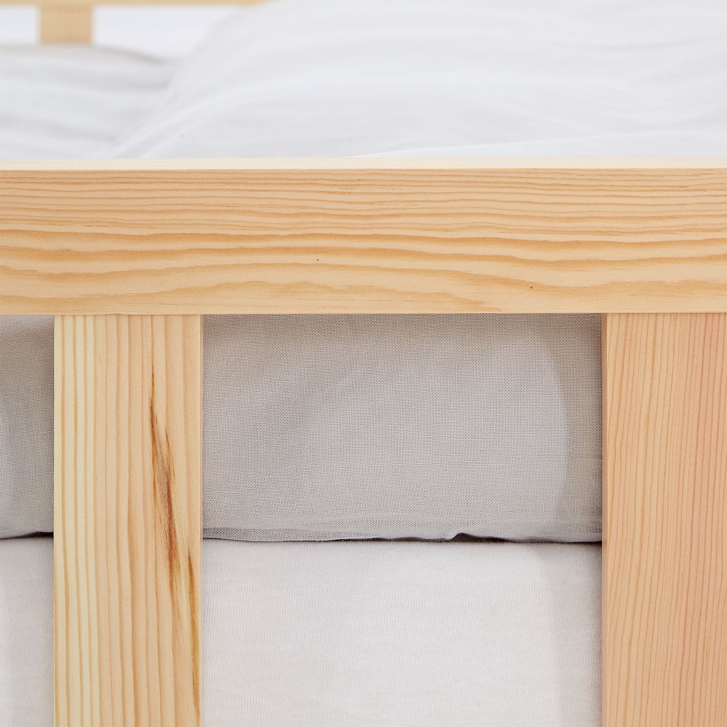 Kinderbett 120x200 Natur | Bodenbett mit Lattenrost | mit Rausfallschutz | Montessori