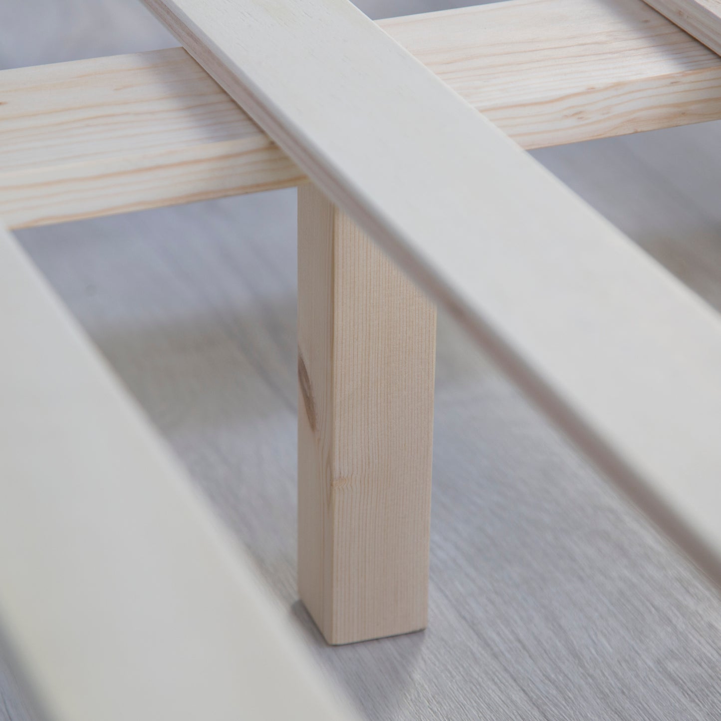 Holzbett mit Matratze und Lattenrost 140x200 Grau