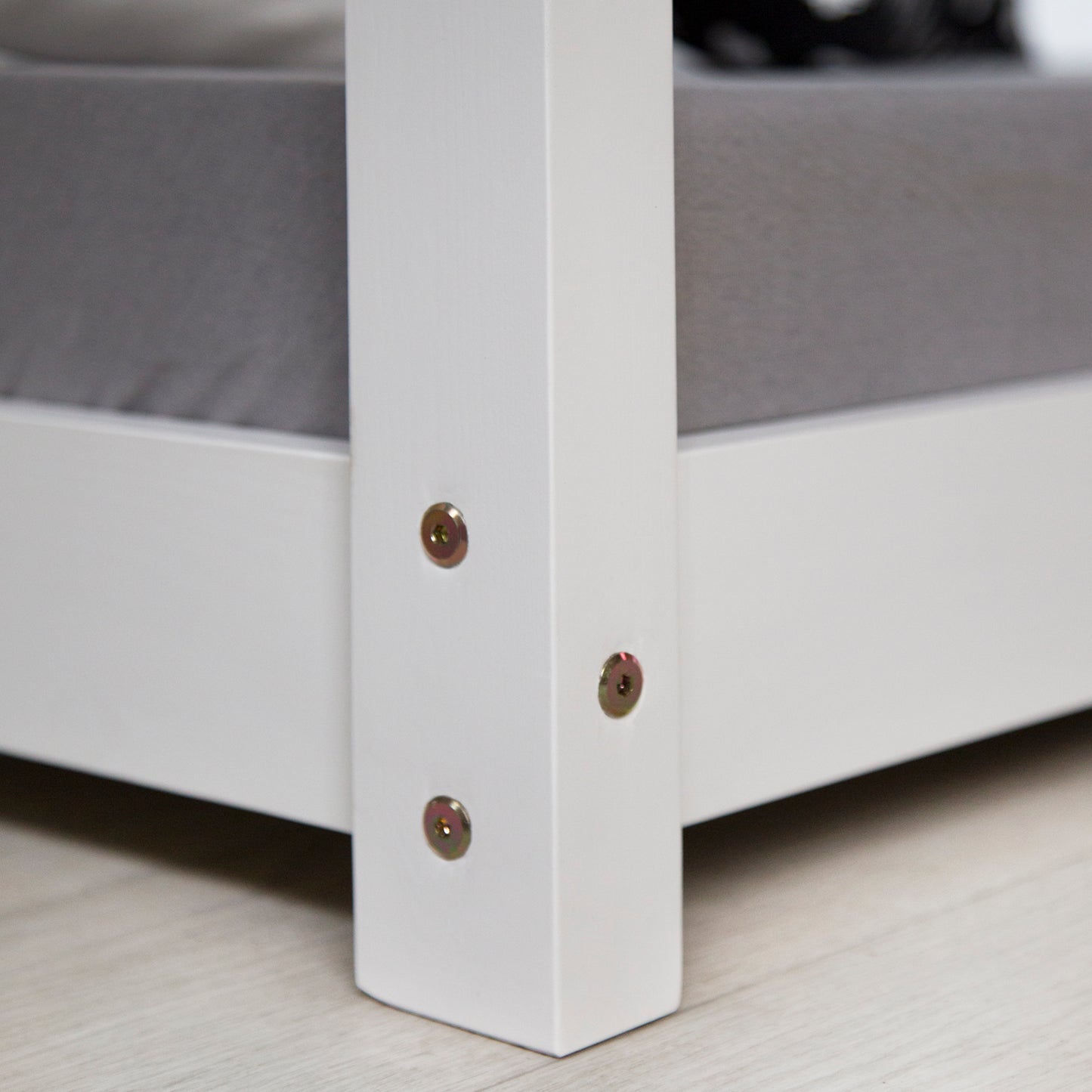 Kinderbett 80x160 cm mit Matratze Hausbett Weiss Bodenbett Montessori Lattenrost