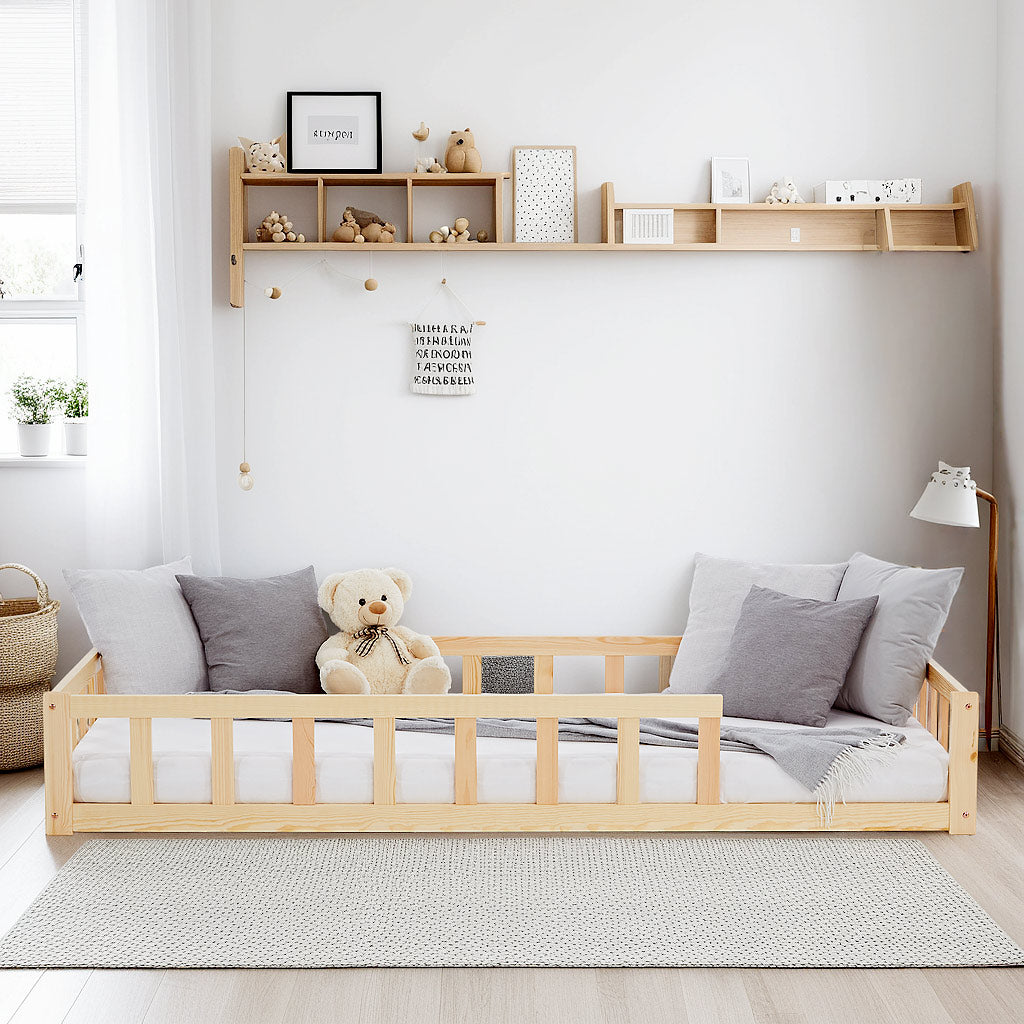 Kinderbett 90x200 Natur | Bodenbett mit Lattenrost | mit Rausfallschutz | Montessori