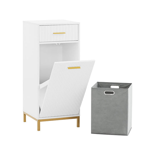 Weißer Wäscheschrank mit Wäschesack