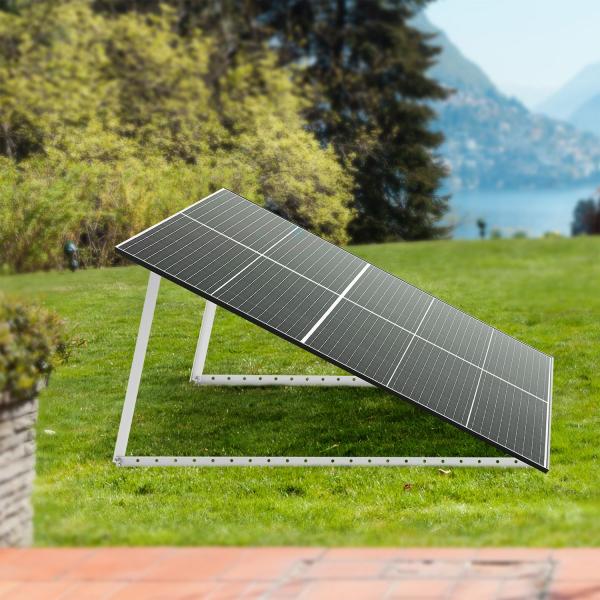 Universelle Halterung für Solarmodule mit flexiblem Neigungswinkel