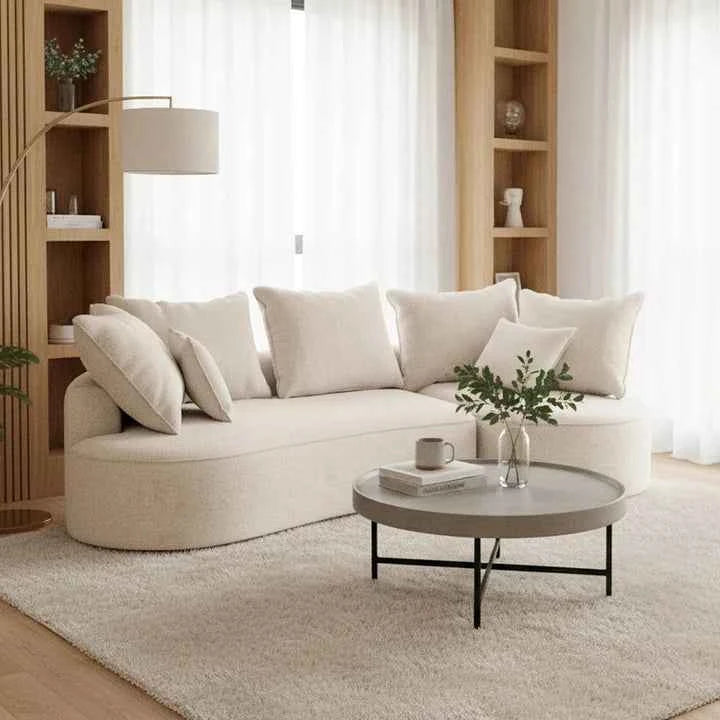 Sofa Tirano mit Ottomane & Dekokissen aus Boucléstoff Creme