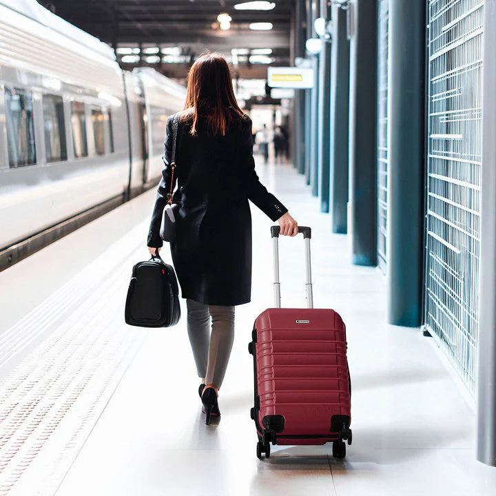 Set de valises rigides Rome - Set 4 pièces rouge avec coque rigide en ABS résistant aux chocs et roues 360°