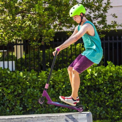 Stunt Scooter Galactic Cruiser en Violet Noir Trick Scooter avec direction à 360°