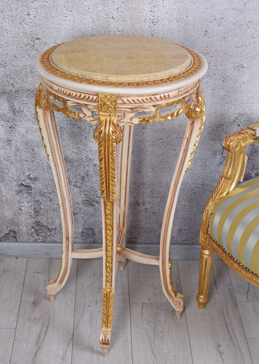 TABLE D'APPOINT TABLE À FLEURS ROCOCO TABLE BAROQUE TABLE DE NUIT ANTIQUE