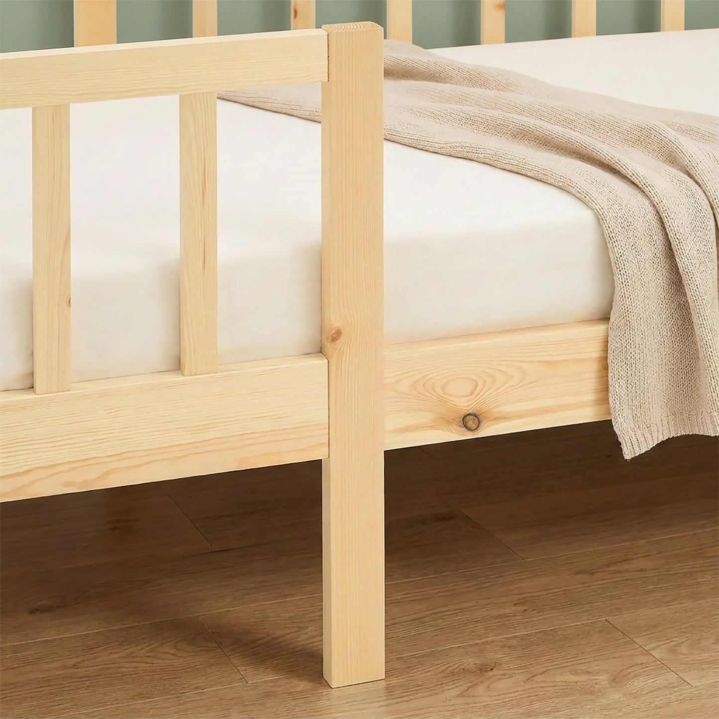 Kinderbett 90x200 cm mit Lattenrost und Rausfallschutz in Grün