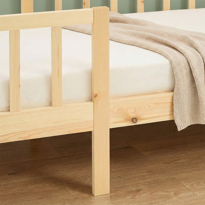 Kinderbett 90x200 cm mit Lattenrost und Rausfallschutz in Grün
