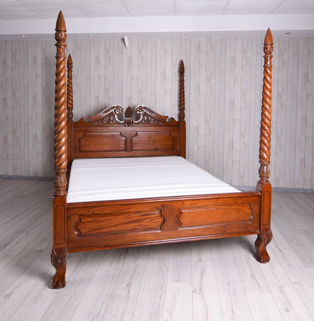Himmelbett „VILLA ELEONORE“ – Mahagoni Ehebett mit Säulen (160×200 cm, Antik) - Palo24